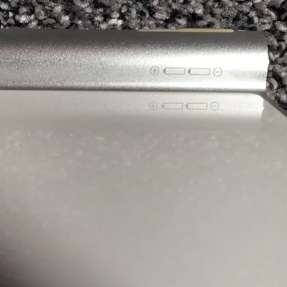 APPLE Wireless Keyboard 🍎 Tablet & Computer Accessory, White & Silver - Picture 6 of 6